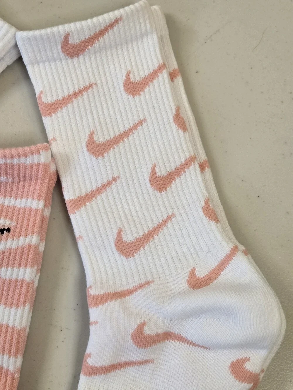 NWoT Nike 3-Pack Pink & White Crew Socks Medium 6-10